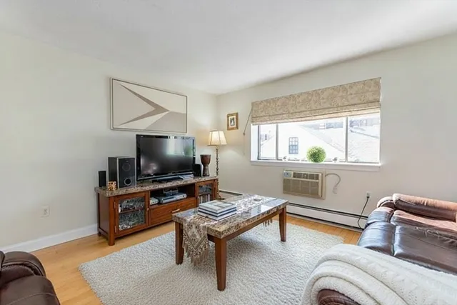 $599,000 | 115 Highland Avenue, Unit PH21, Somerville, MA 02143