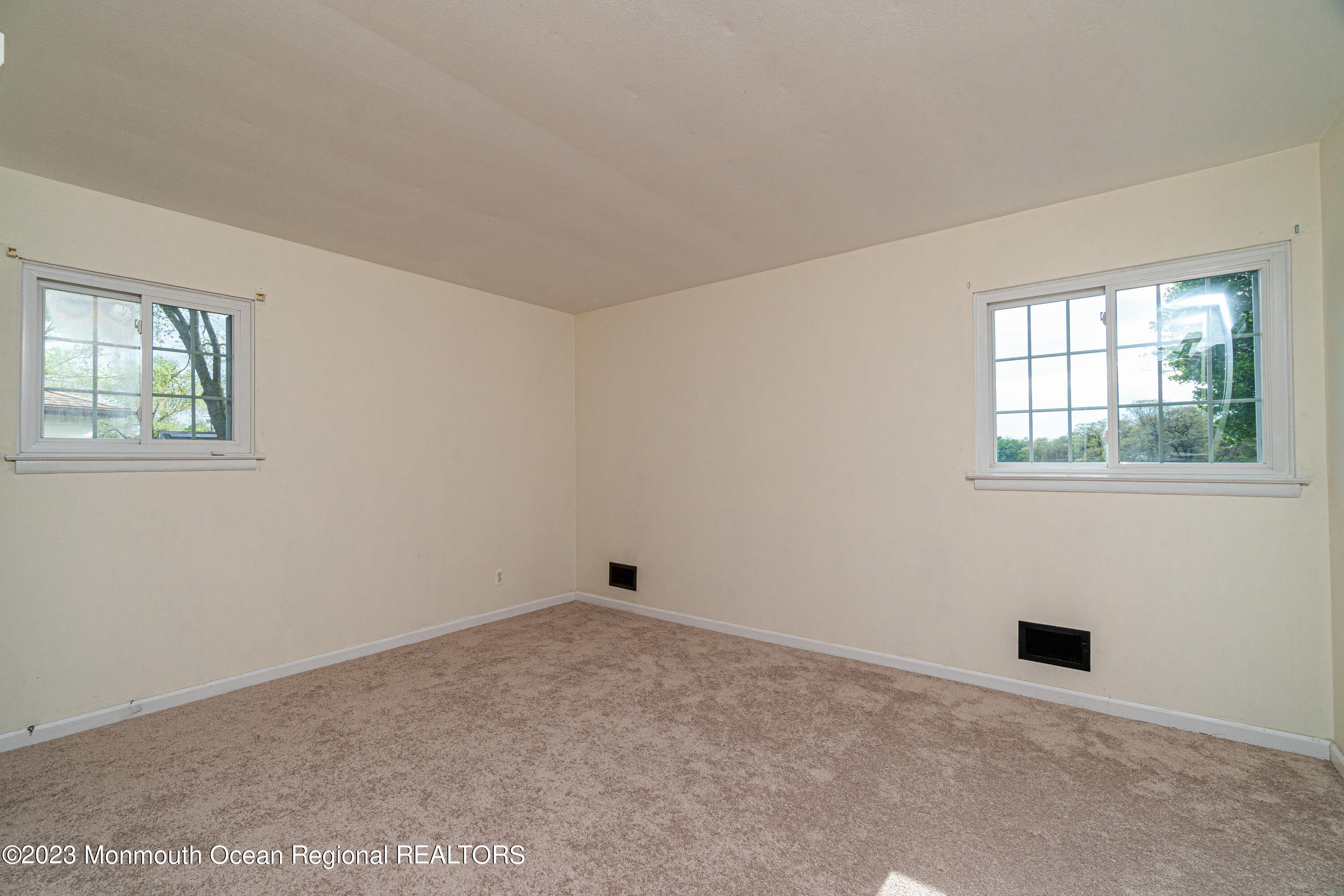 10 Ovington Drive Hamilton, NJ 08620 - Photo 13 of 32 10 Ovington Photos-20