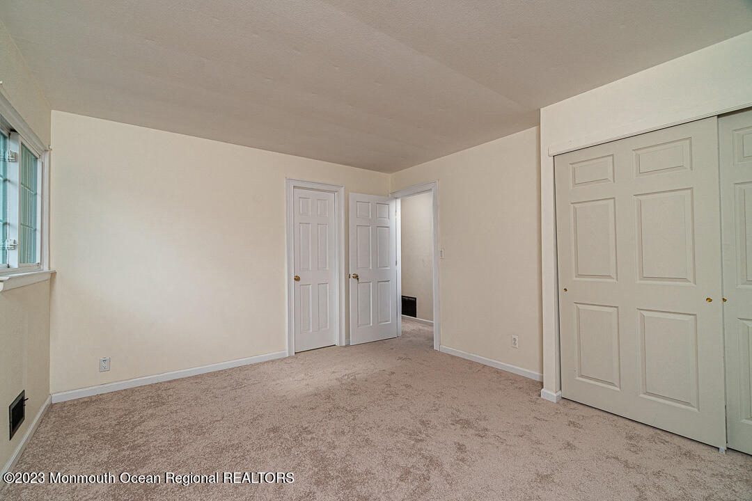 10 Ovington Drive Hamilton, NJ 08620 - Photo 14 of 32 10 Ovington Bedroom