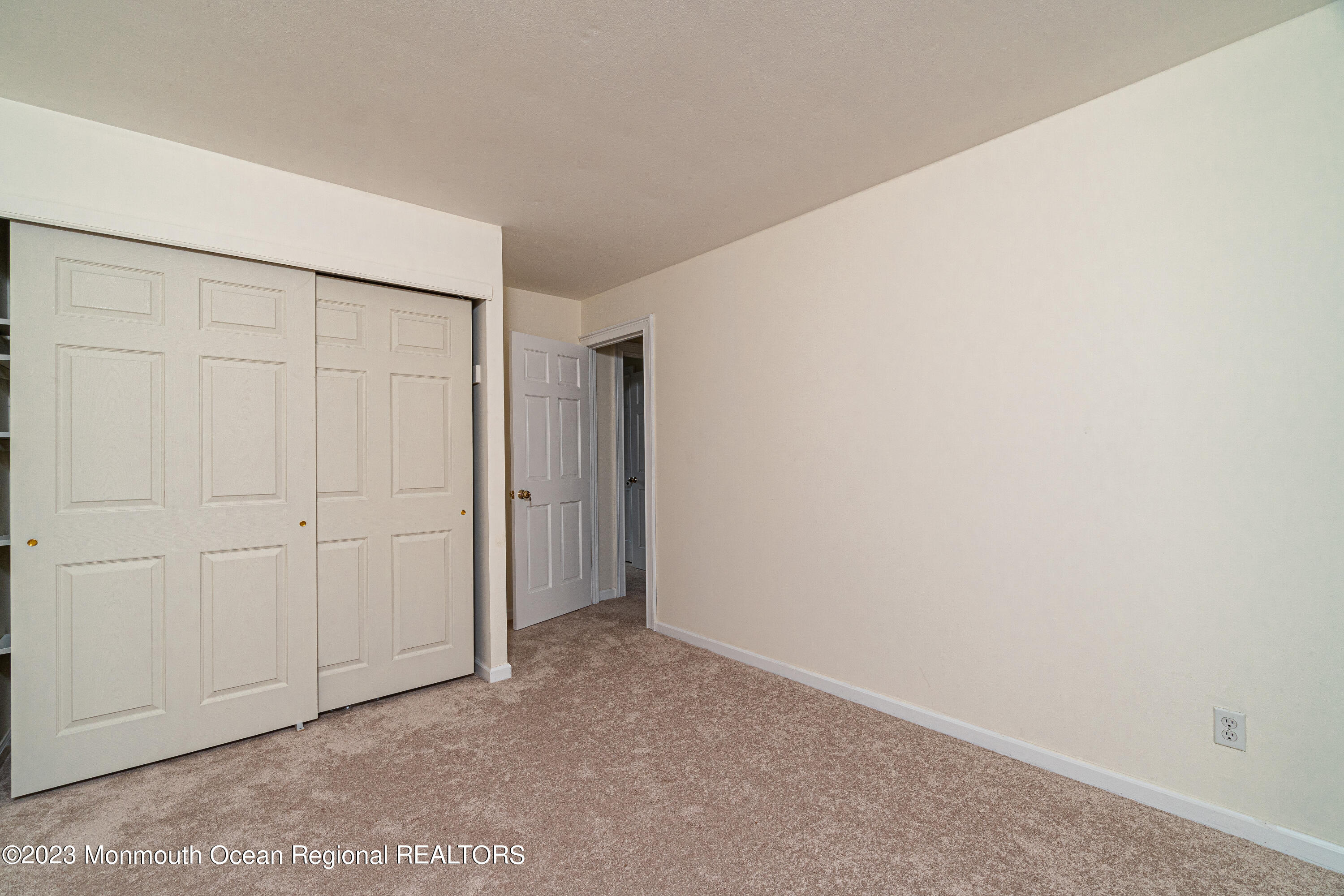 10 Ovington Drive Hamilton, NJ 08620 - Photo 15 of 32 10 Ovington Photos-19