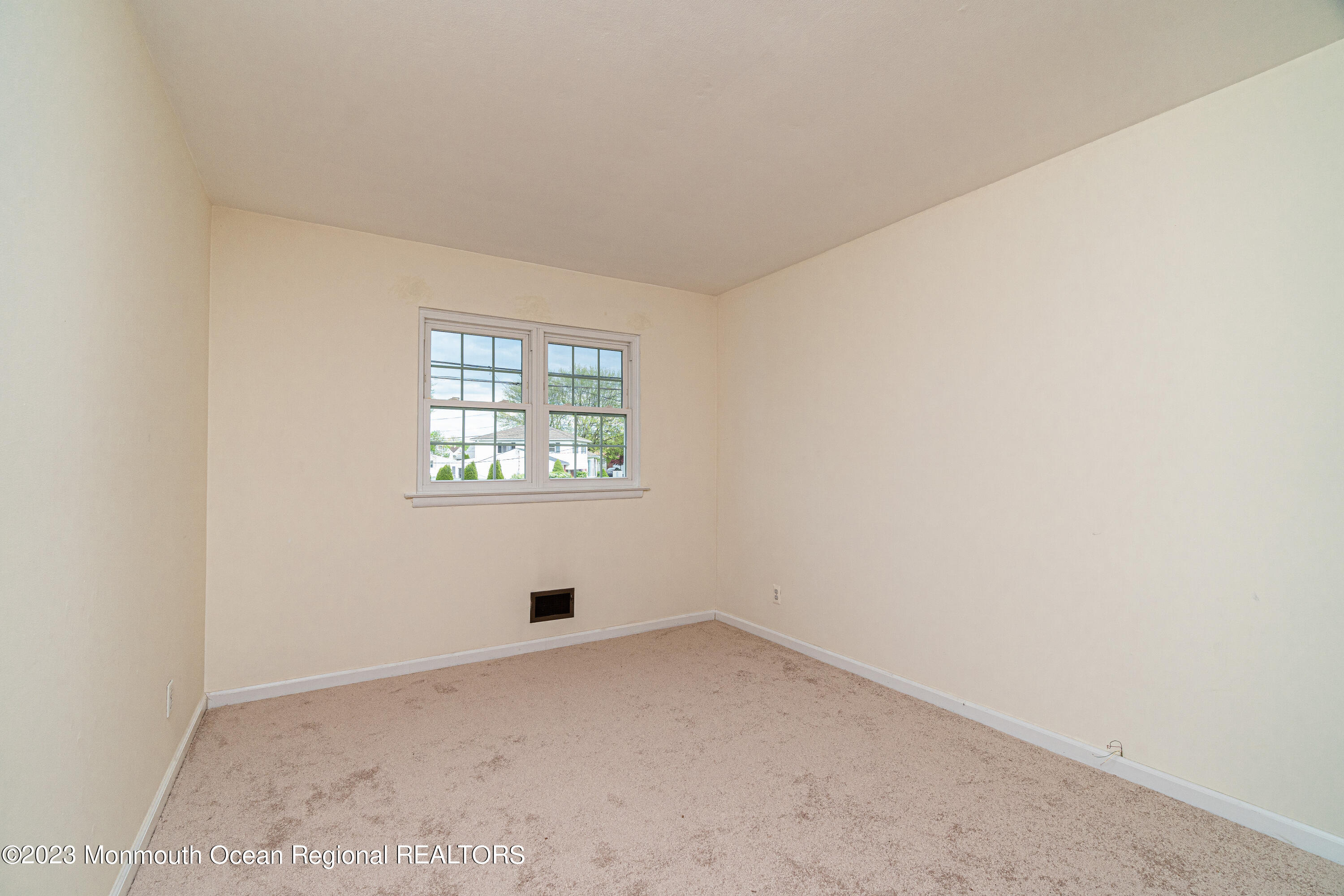 10 Ovington Drive Hamilton, NJ 08620 - Photo 16 of 32 10 Ovington Photos-18