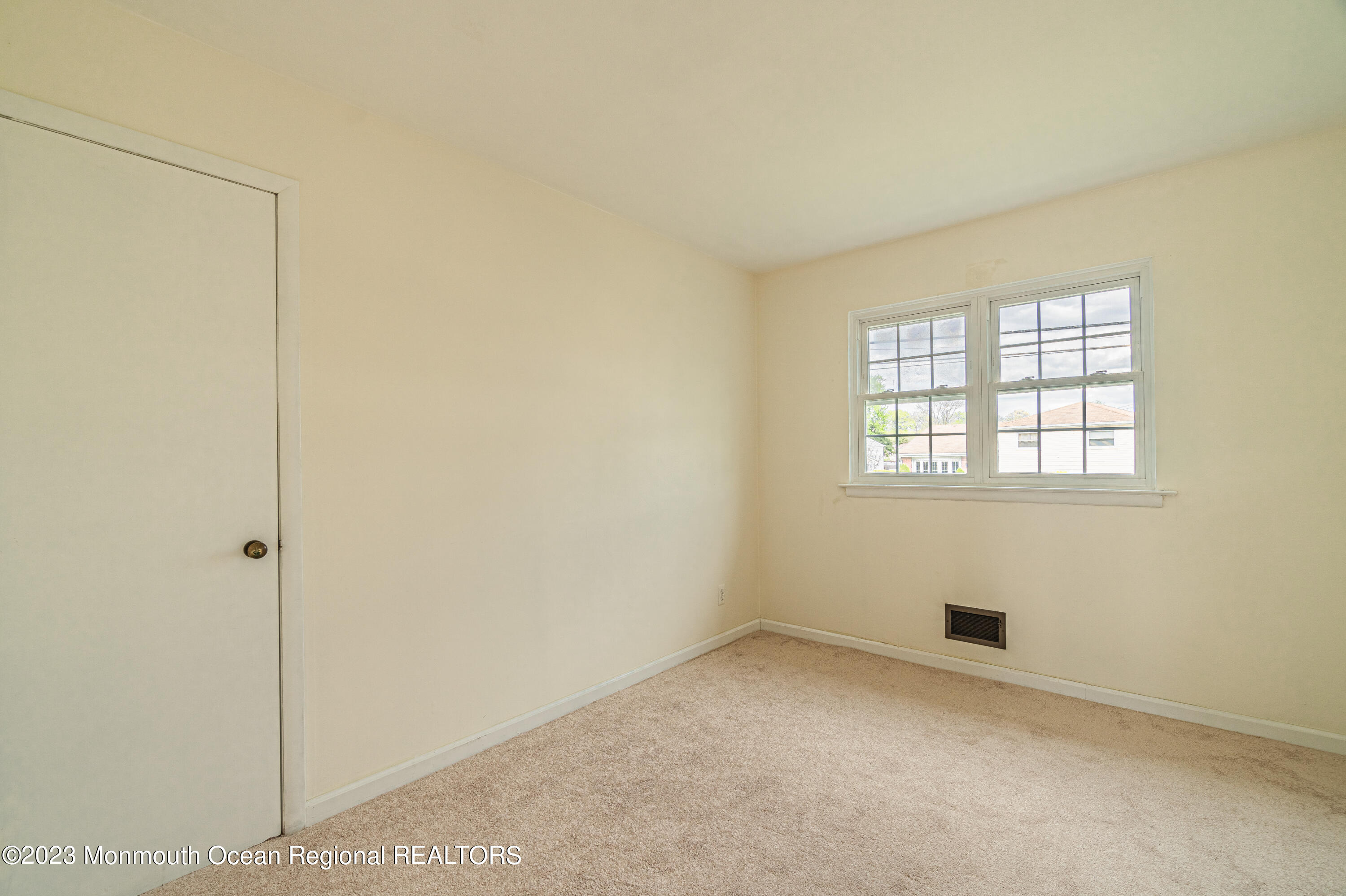 10 Ovington Drive Hamilton, NJ 08620 - Photo 17 of 32 10 Ovington Photos-17