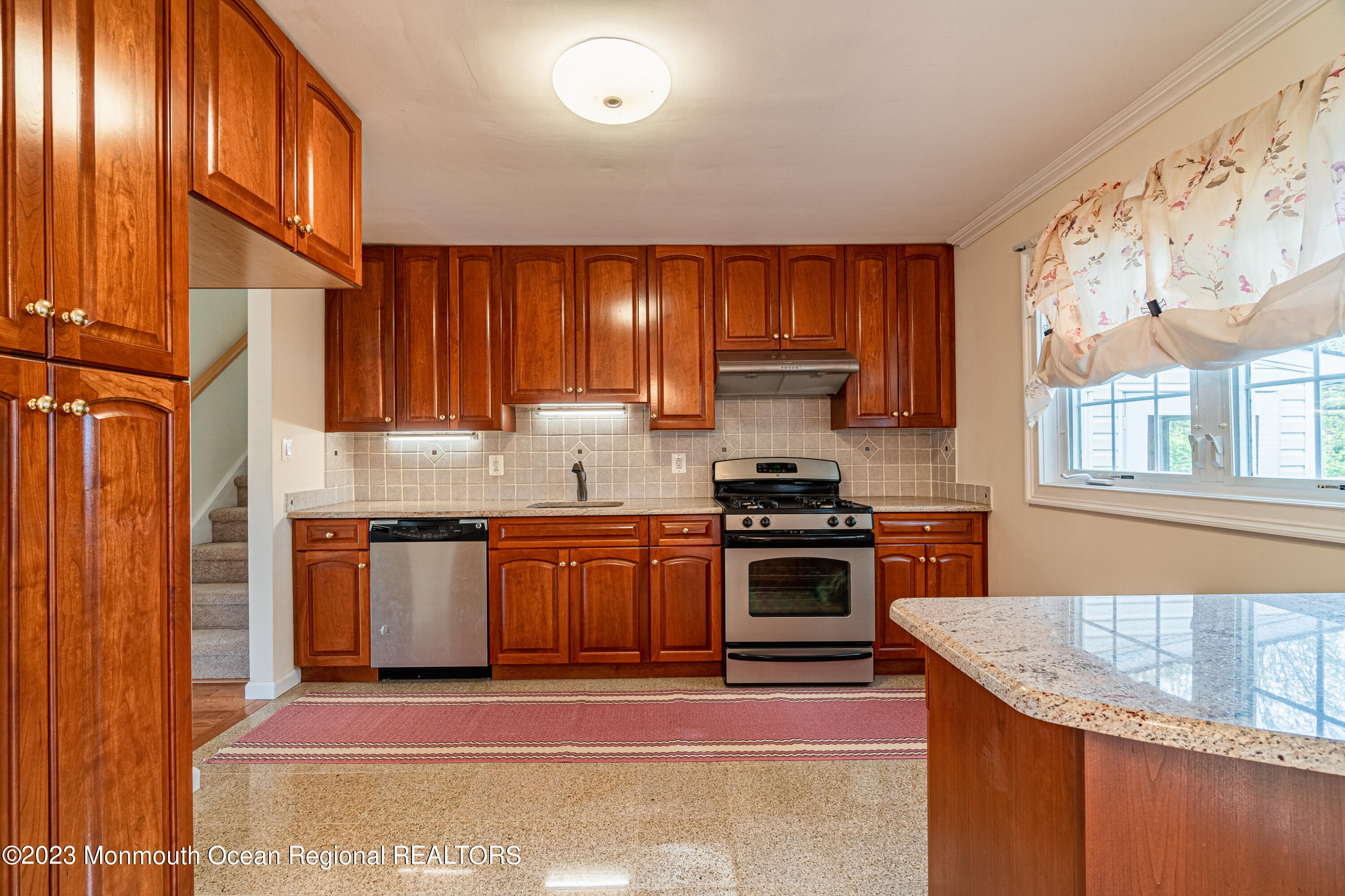 10 Ovington Drive Hamilton, NJ 08620 - Photo 18 of 32 10 Ovington Photos-14