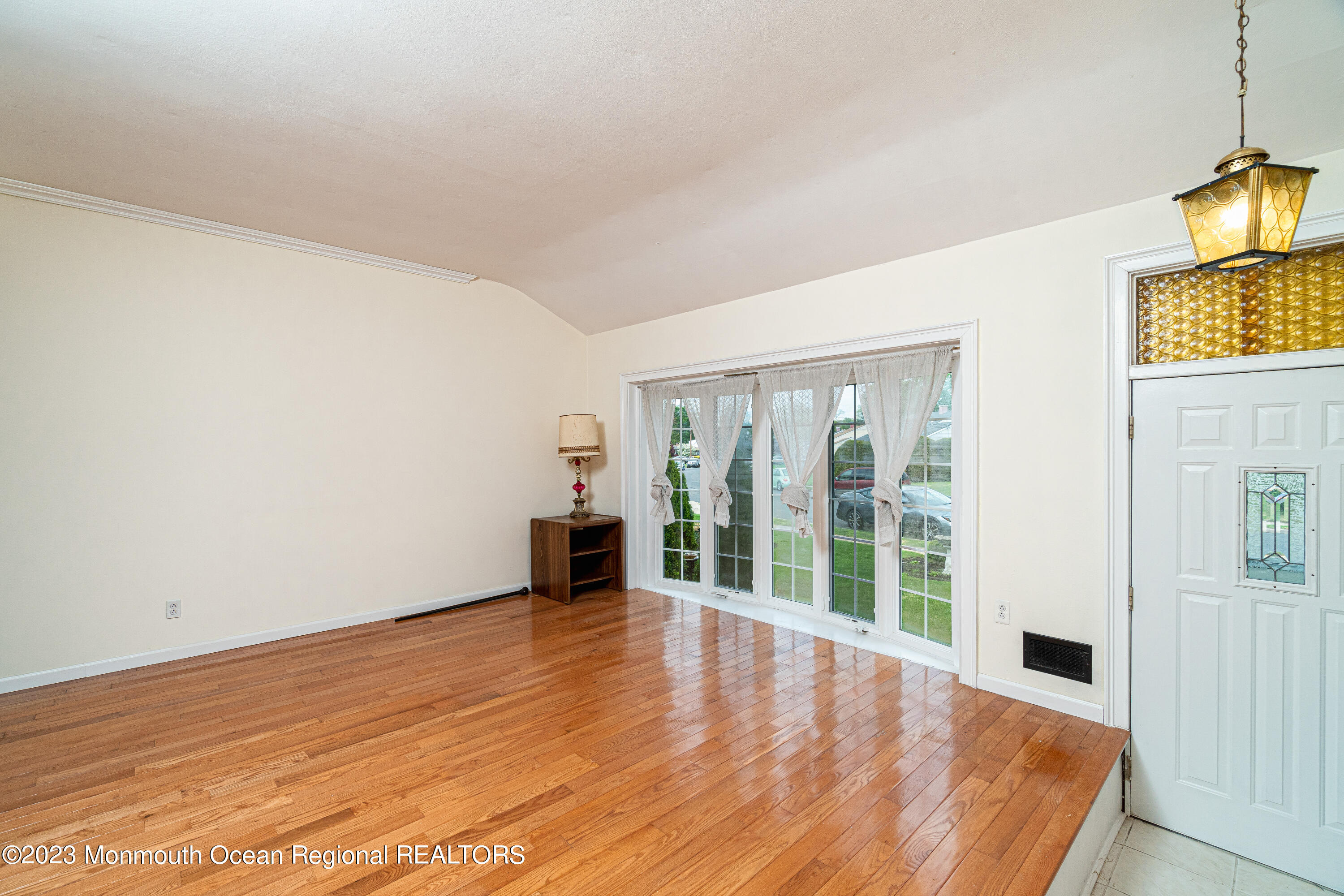 10 Ovington Drive Hamilton, NJ 08620 - Photo 25 of 32 10 Ovington Photos-08