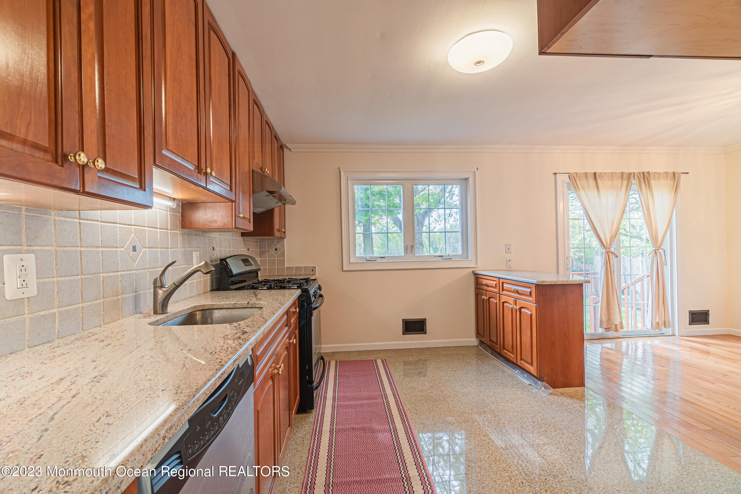 10 Ovington Drive Hamilton, NJ 08620 - Photo 4 of 32 10 Ovington Photos-15