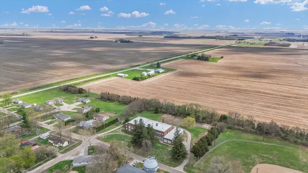 $315,000 | 325 West South 3rd Street, De Land, IL 61839