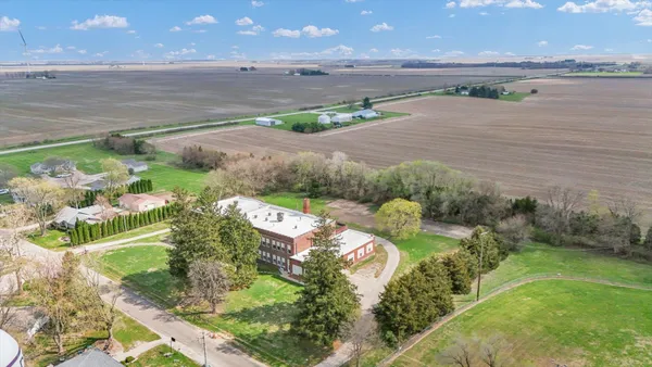 $315,000 | 325 West South 3rd Street, De Land, IL 61839