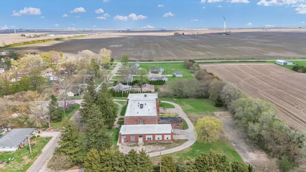 $315,000 | 325 West South 3rd Street, De Land, IL 61839