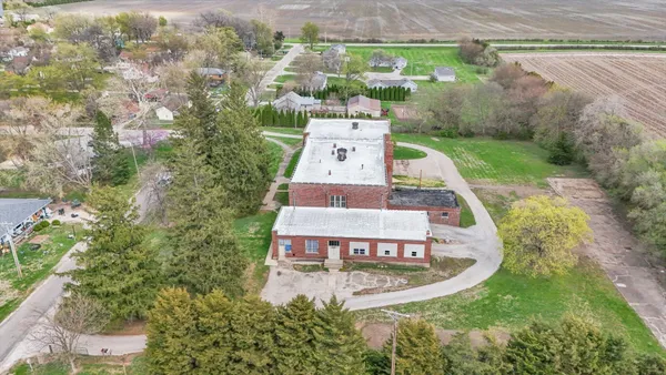 $315,000 | 325 West South 3rd Street, De Land, IL 61839