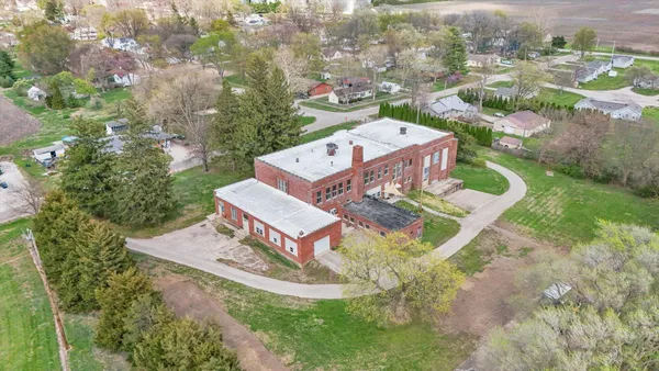 $315,000 | 325 West South 3rd Street, De Land, IL 61839