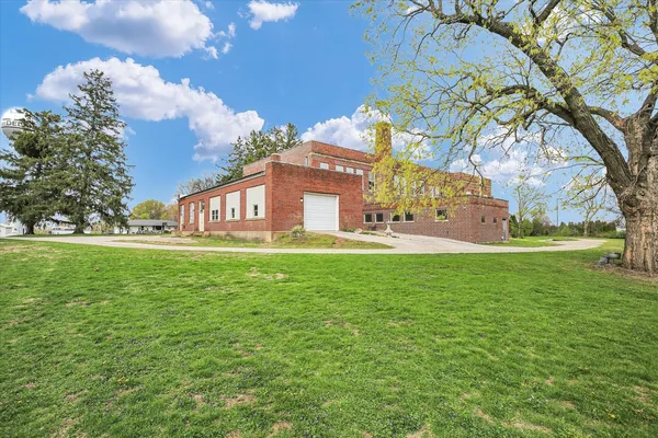 $315,000 | 325 West South 3rd Street, De Land, IL 61839