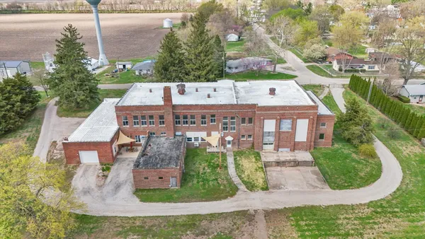 $315,000 | 325 West South 3rd Street, De Land, IL 61839