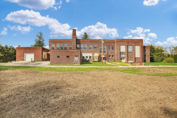 $315,000 | 325 West South 3rd Street, De Land, IL 61839