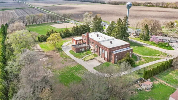 $315,000 | 325 West South 3rd Street, De Land, IL 61839