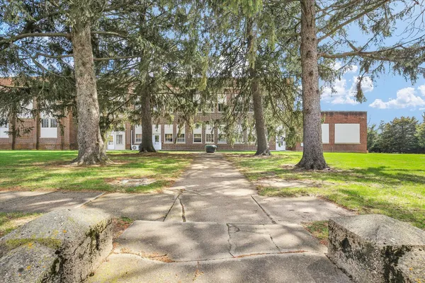 $315,000 | 325 West South 3rd Street, De Land, IL 61839