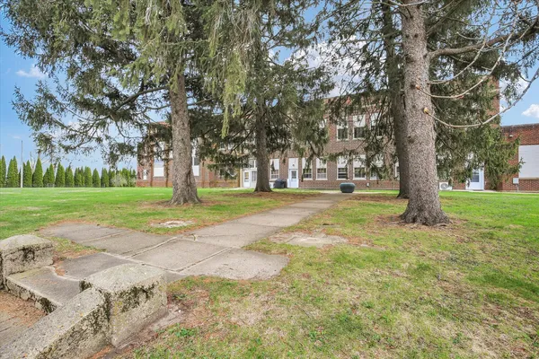 $315,000 | 325 West South 3rd Street, De Land, IL 61839