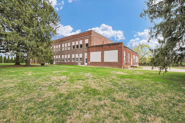 $315,000 | 325 West South 3rd Street, De Land, IL 61839