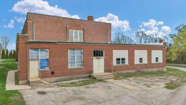 $315,000 | 325 West South 3rd Street, De Land, IL 61839