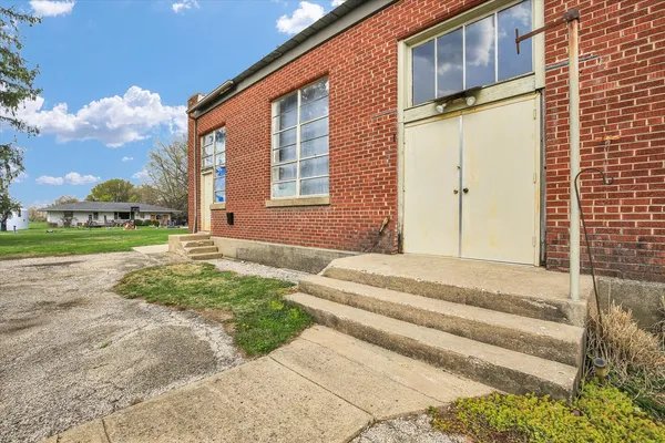 $315,000 | 325 West South 3rd Street, De Land, IL 61839