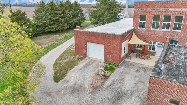 $315,000 | 325 West South 3rd Street, De Land, IL 61839