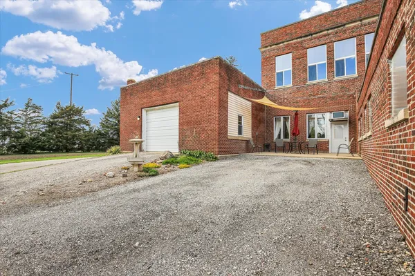 $315,000 | 325 West South 3rd Street, De Land, IL 61839