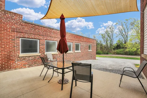 $315,000 | 325 West South 3rd Street, De Land, IL 61839