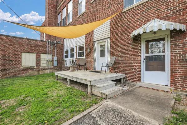 $315,000 | 325 West South 3rd Street, De Land, IL 61839