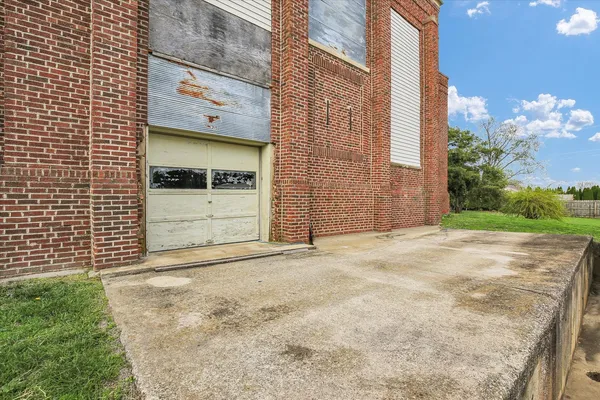 $315,000 | 325 West South 3rd Street, De Land, IL 61839