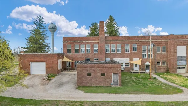 $315,000 | 325 West South 3rd Street, De Land, IL 61839