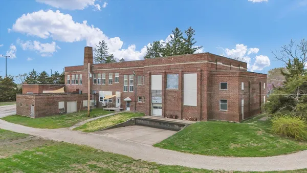 $315,000 | 325 West South 3rd Street, De Land, IL 61839