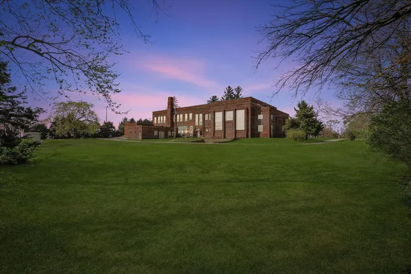 $315,000 | 325 West South 3rd Street, De Land, IL 61839