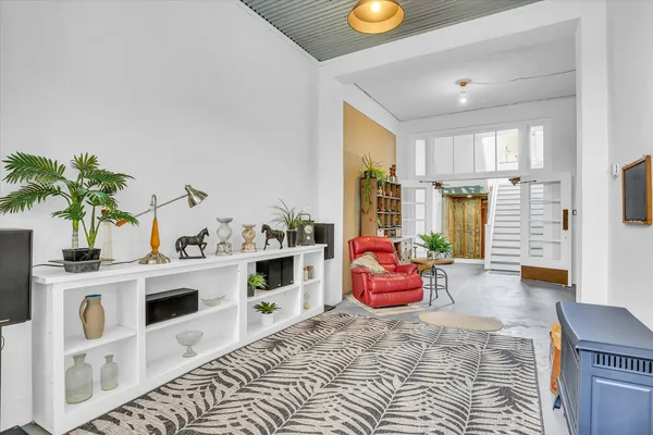 $315,000 | 325 West South 3rd Street, De Land, IL 61839