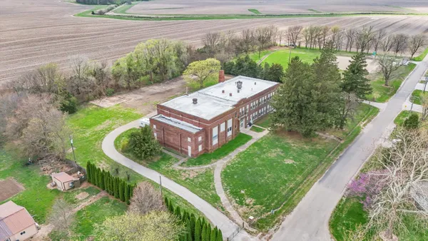 $315,000 | 325 West South 3rd Street, De Land, IL 61839