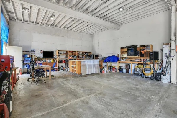 $315,000 | 325 West South 3rd Street, De Land, IL 61839