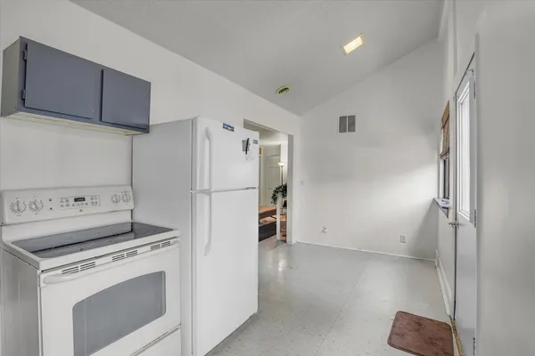 $315,000 | 325 West South 3rd Street, De Land, IL 61839