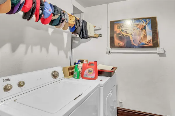 $315,000 | 325 West South 3rd Street, De Land, IL 61839