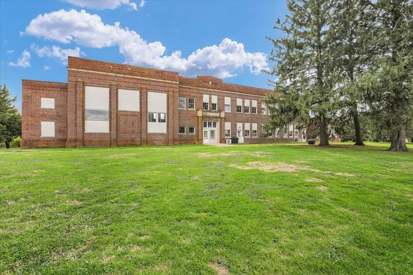 $315,000 | 325 West South 3rd Street, De Land, IL 61839