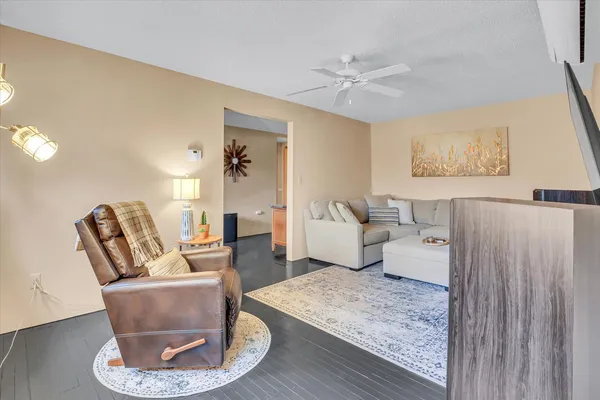 $315,000 | 325 West South 3rd Street, De Land, IL 61839