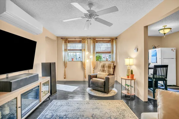 $315,000 | 325 West South 3rd Street, De Land, IL 61839