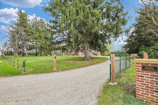 $315,000 | 325 West South 3rd Street, De Land, IL 61839