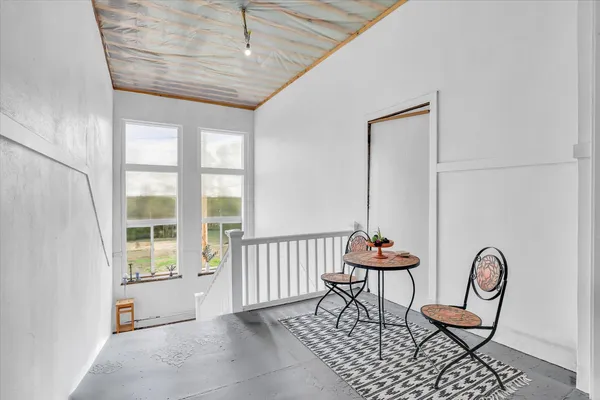 $315,000 | 325 West South 3rd Street, De Land, IL 61839