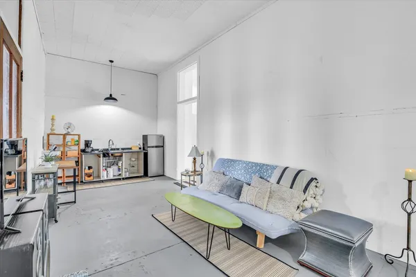 $315,000 | 325 West South 3rd Street, De Land, IL 61839