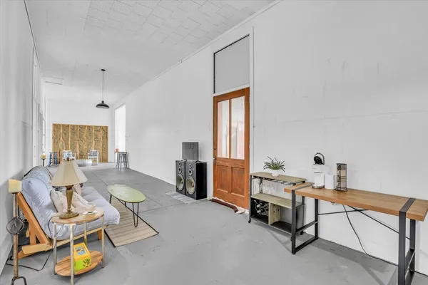 $315,000 | 325 West South 3rd Street, De Land, IL 61839