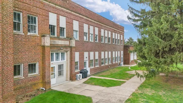 $315,000 | 325 West South 3rd Street, De Land, IL 61839