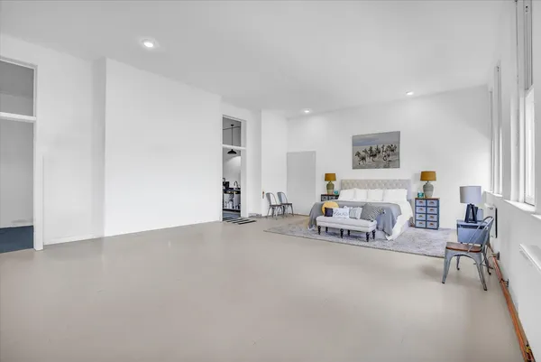 $315,000 | 325 West South 3rd Street, De Land, IL 61839