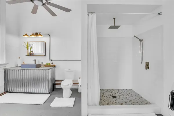 $315,000 | 325 West South 3rd Street, De Land, IL 61839