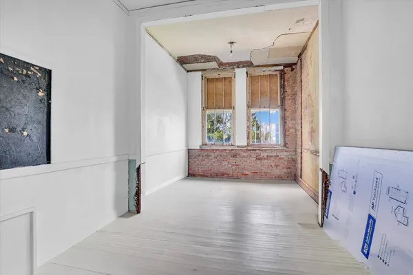 $315,000 | 325 West South 3rd Street, De Land, IL 61839