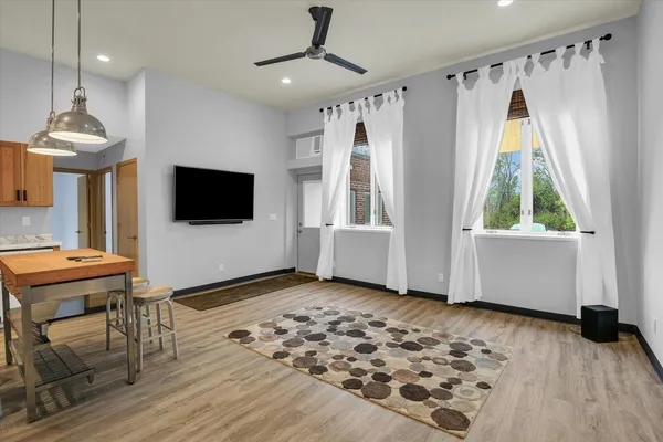 $315,000 | 325 West South 3rd Street, De Land, IL 61839