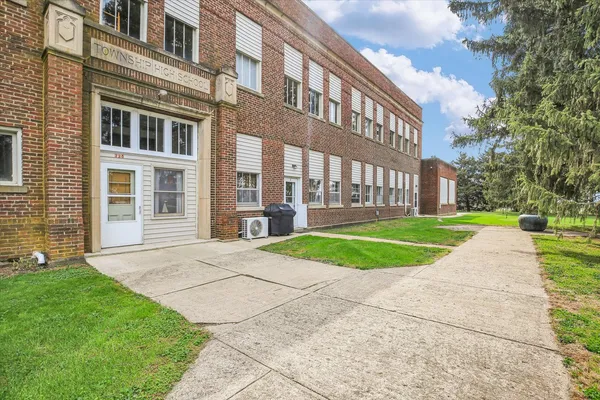 $315,000 | 325 West South 3rd Street, De Land, IL 61839