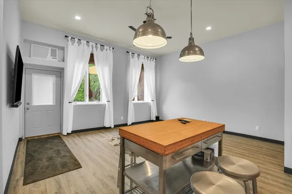 $315,000 | 325 West South 3rd Street, De Land, IL 61839